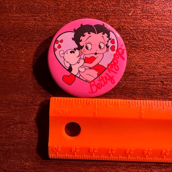 Betty Boop button pin - Picture 2 of 3